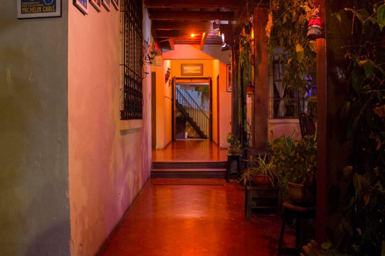 Dionisio Inn アンティグア・グアテマラ エクステリア 写真